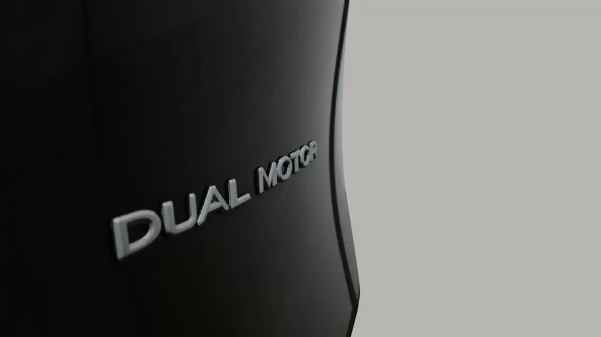 2022-tesla-model-y-e-long-range-big-21