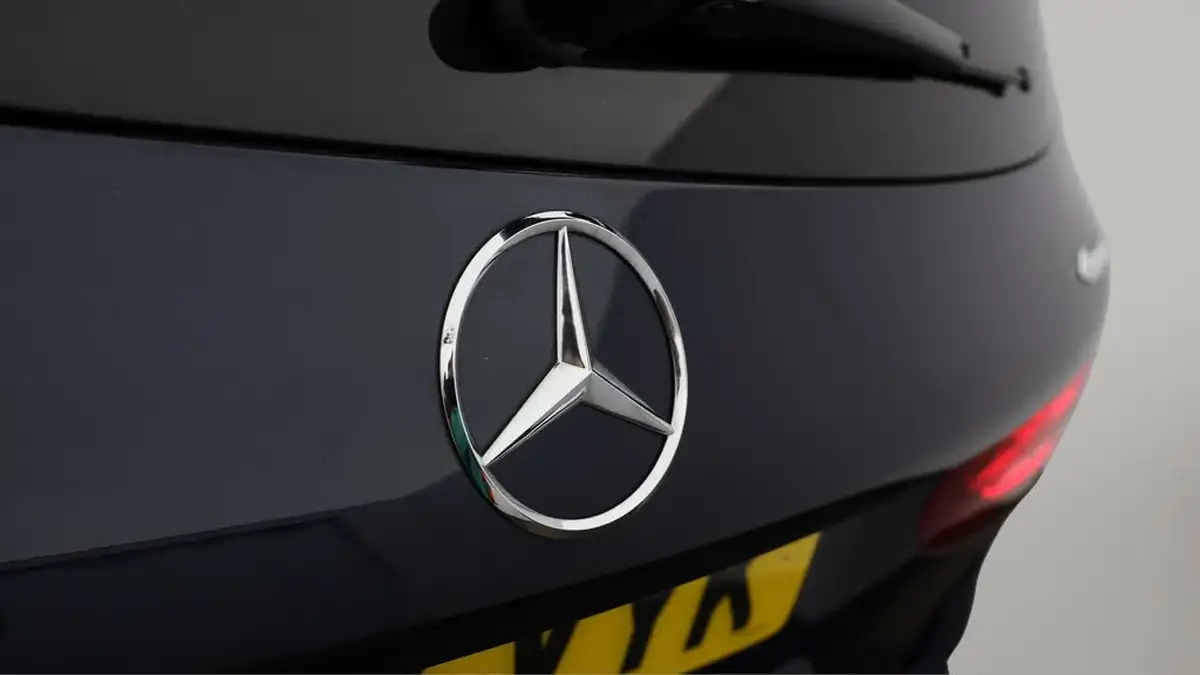 2018-mercedes-benz-glc-class-21d-glc220d-amg-line-premiumss-station-wagon-5d-big-19