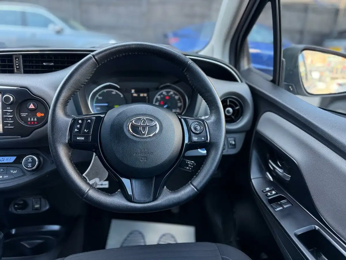 2019-toyota-yaris-15-vvt-i-icon-tech-98bhp-hybrid-1497cc-e-cvt-big-46