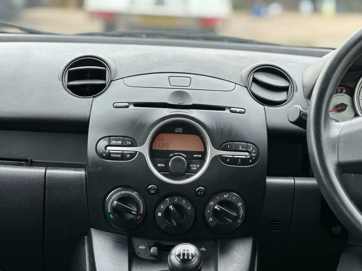 2010-mazda-mazda2-13-ts-air-con-3d-big-25