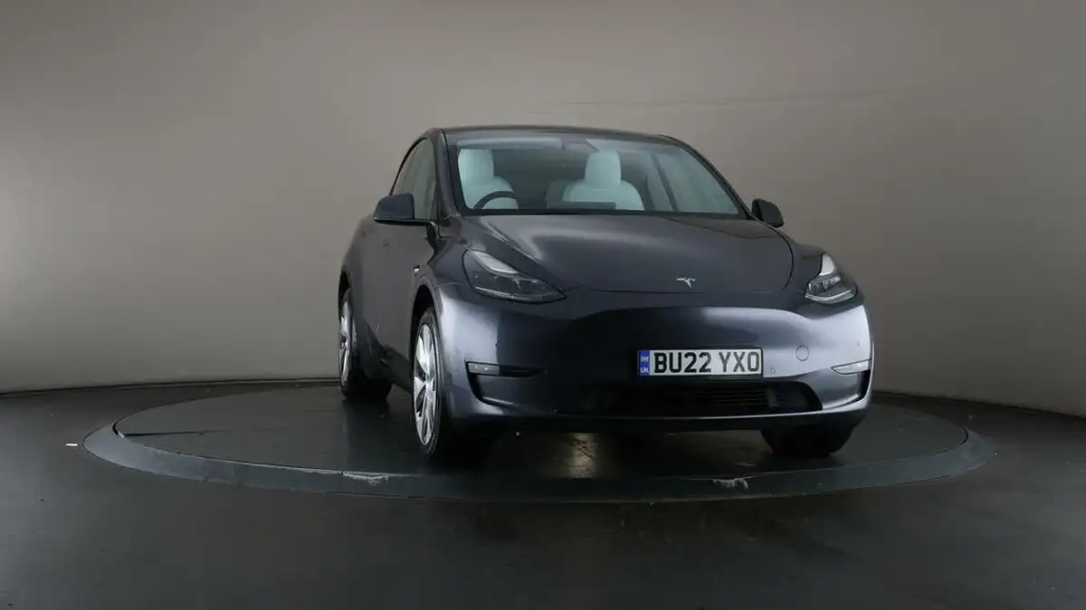 2022-tesla-model-y-e-long-range-big-43