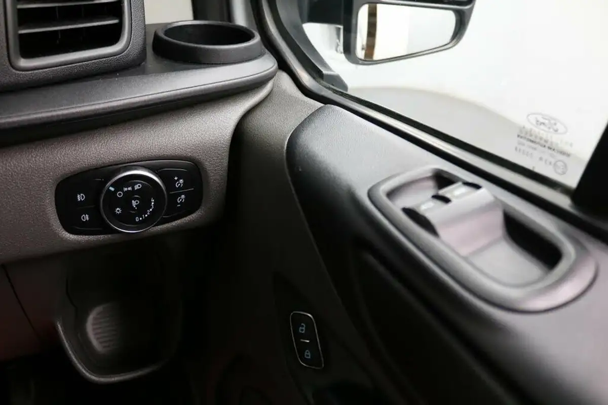 2020-ford-transit-custom-20tdci-280-l1h1-leader-105pseu6dt-panel-van-big-55