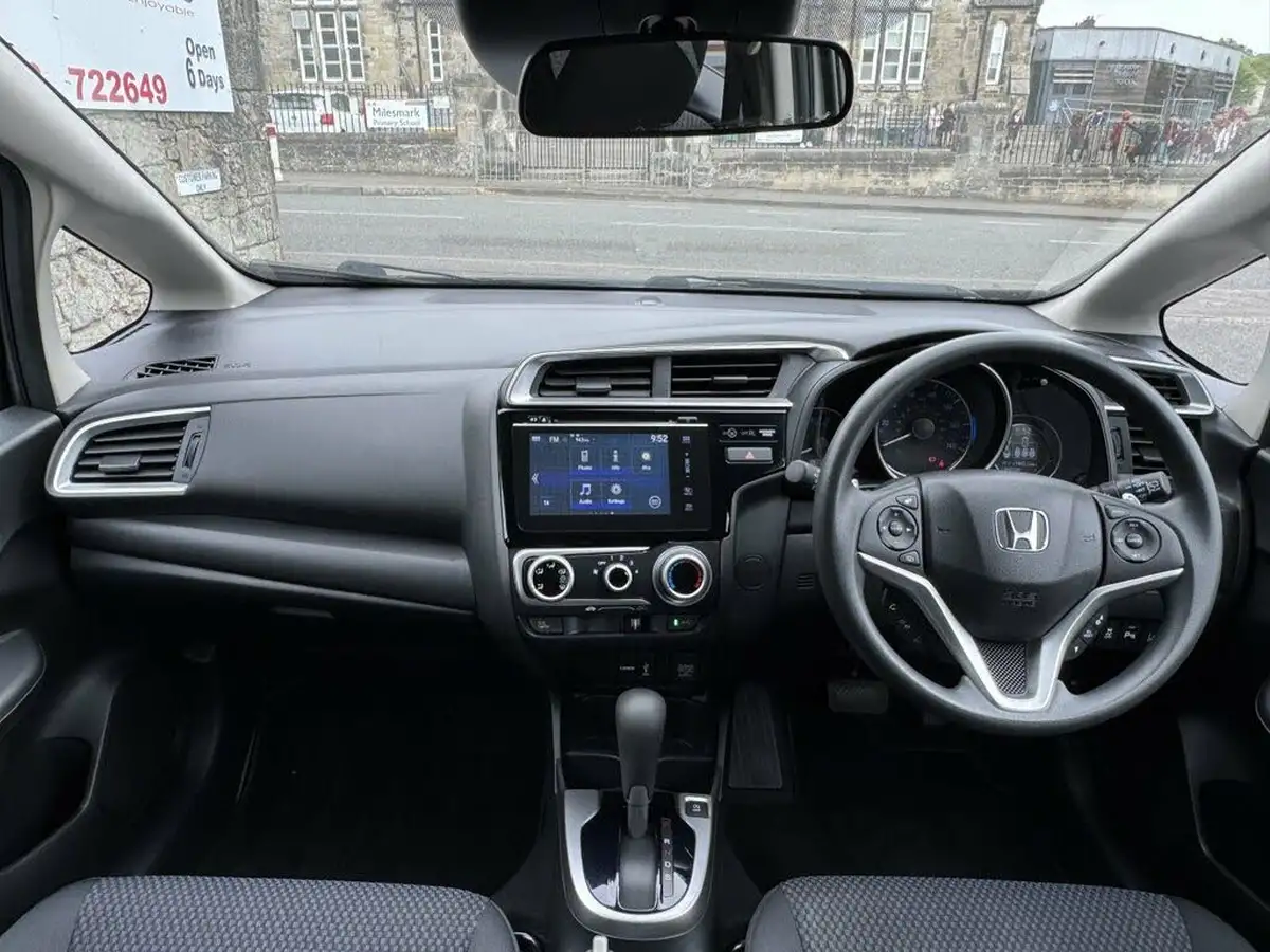2018-honda-jazz-13-i-vtec-se-cvt-big-8