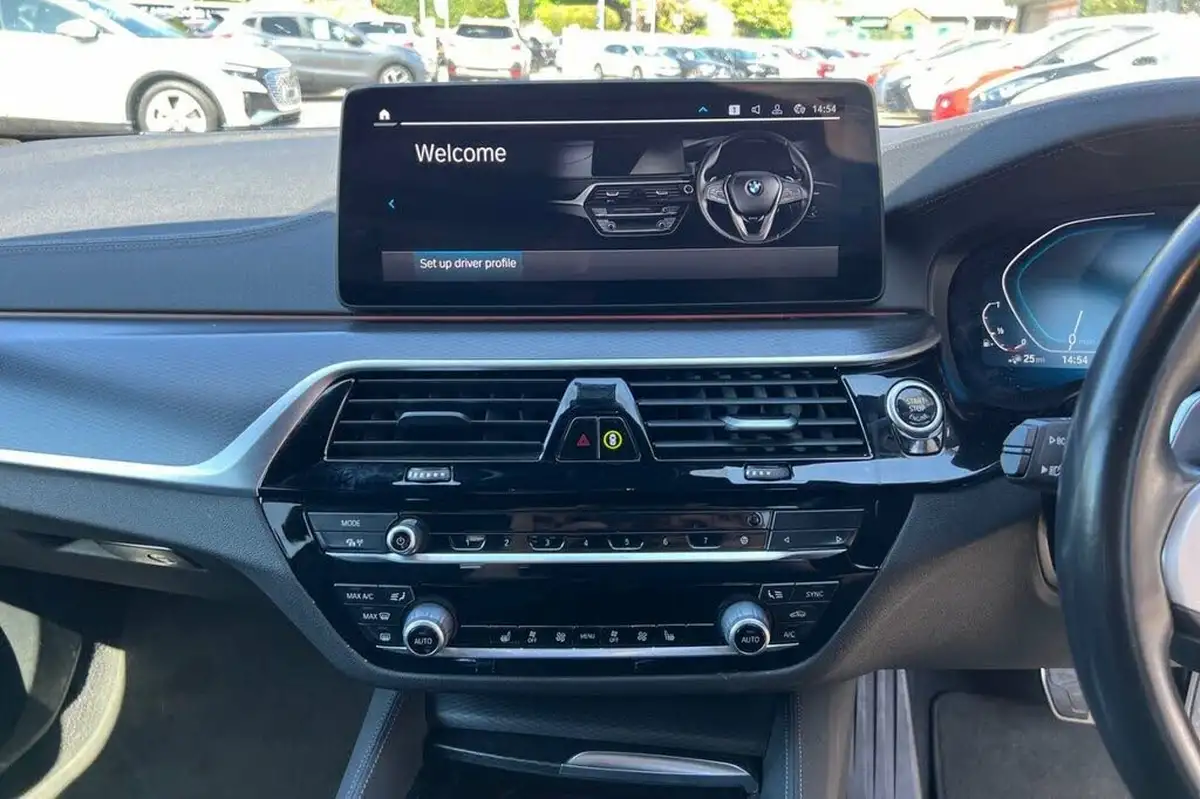 2022-bmw-5-series-20-530e-m-sport-touring-5d-big-41