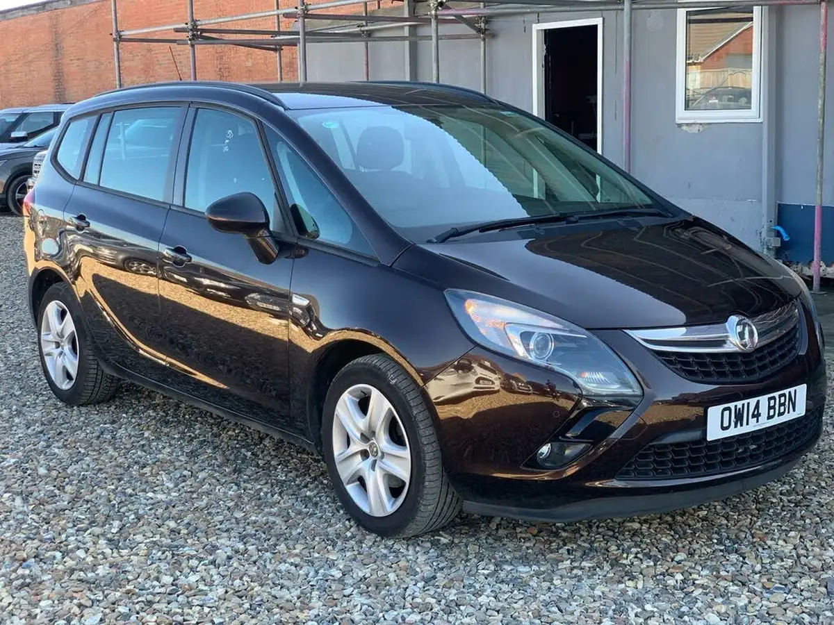 2014-vauxhall-zafira-tourer-14-exclusiv-big-1