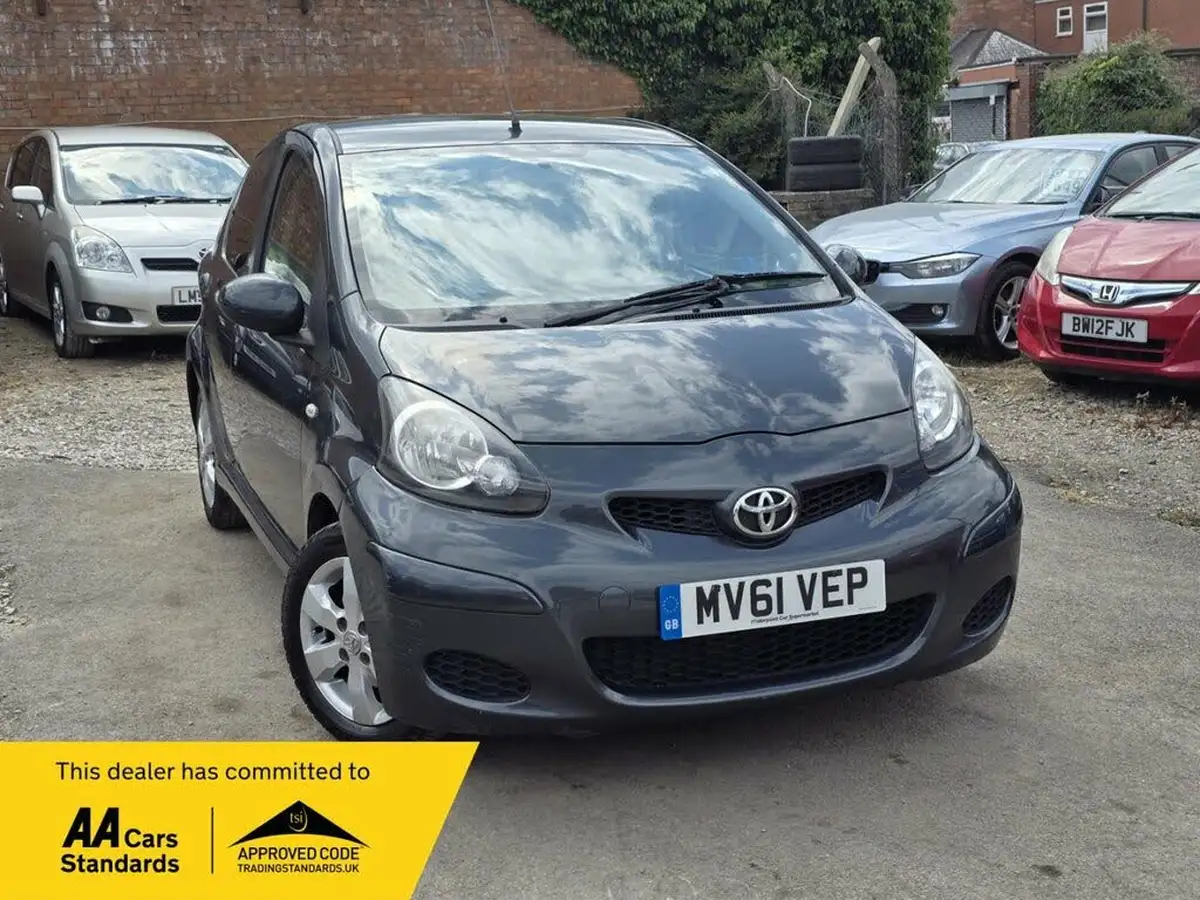 2011-toyota-aygo-10-aygo-go-vvt-i-5d-big-3