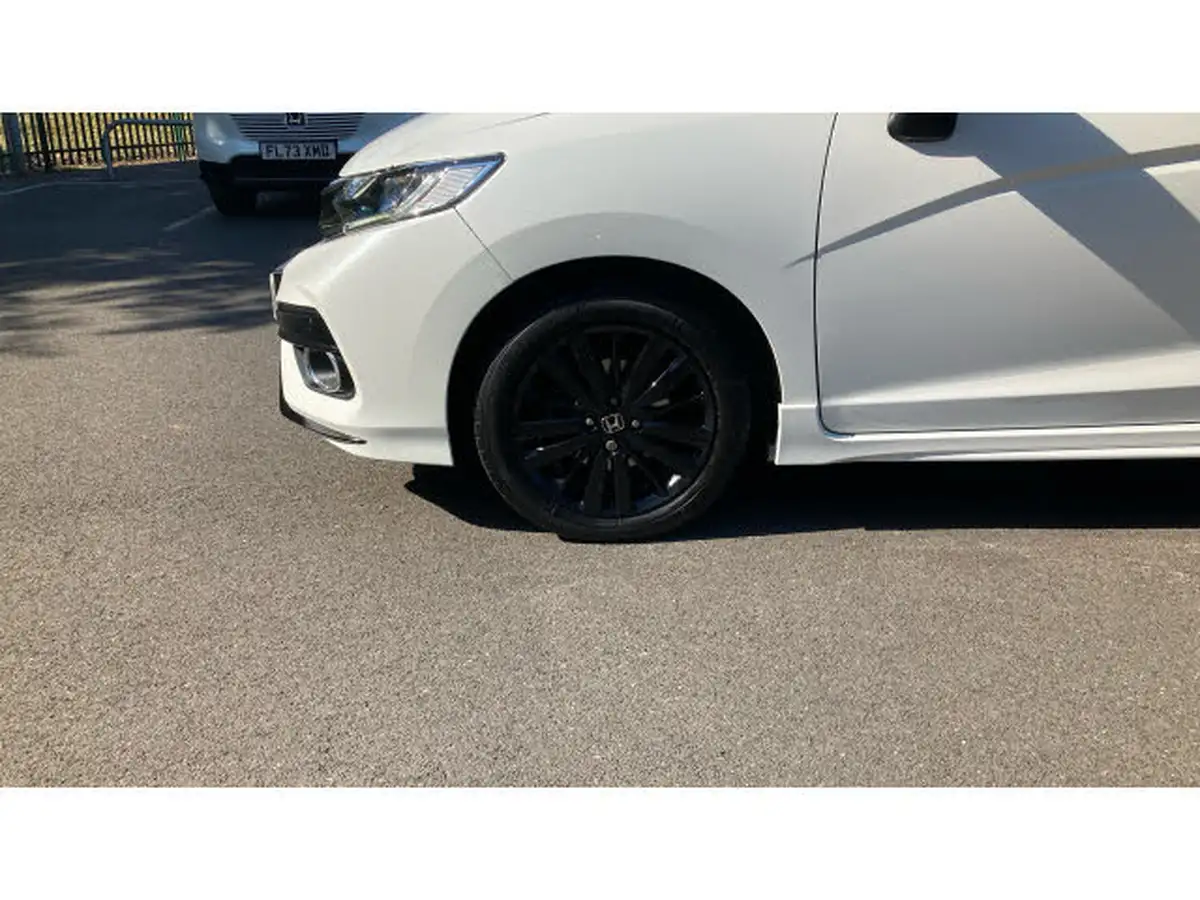 2018-honda-jazz-15-i-vtec-sport-navi-big-16