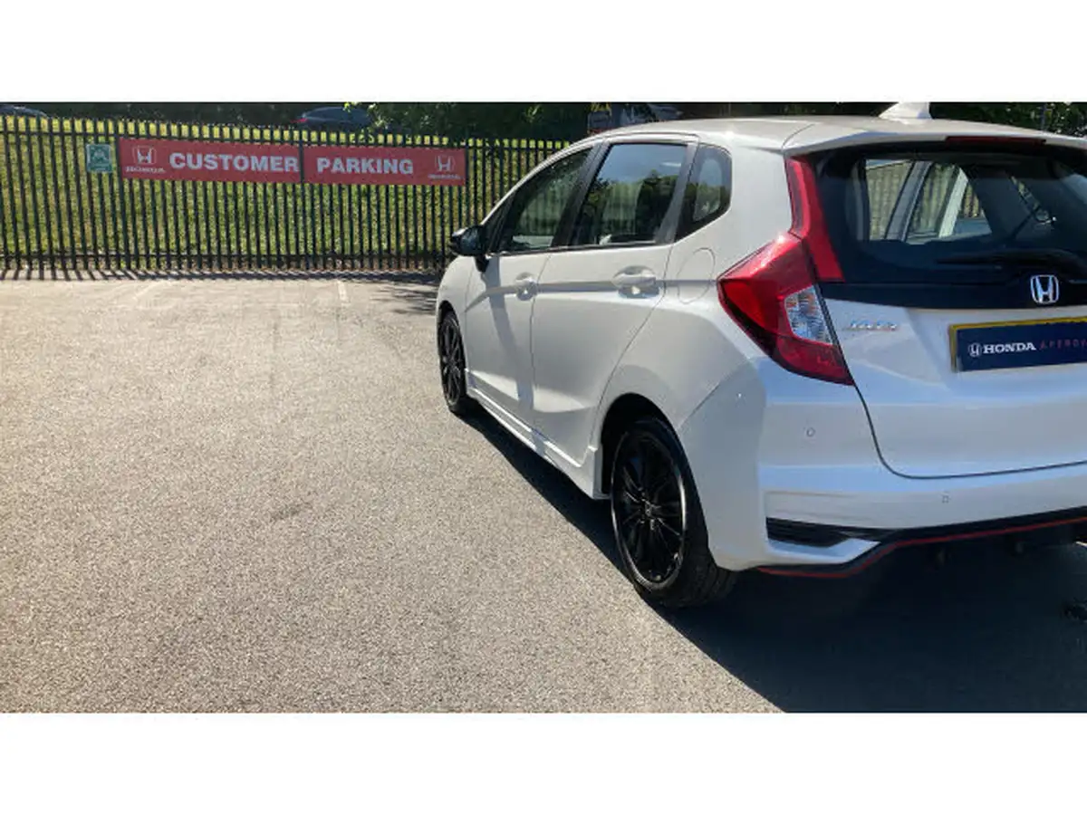 2018-honda-jazz-15-i-vtec-sport-navi-big-40