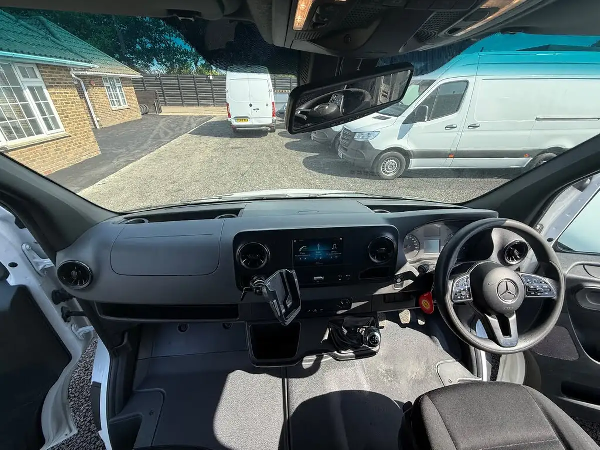 2018-mercedes-benz-sprinter-21cdi-311-l2h1-panel-van-rwd-eco-gear-360-big-31