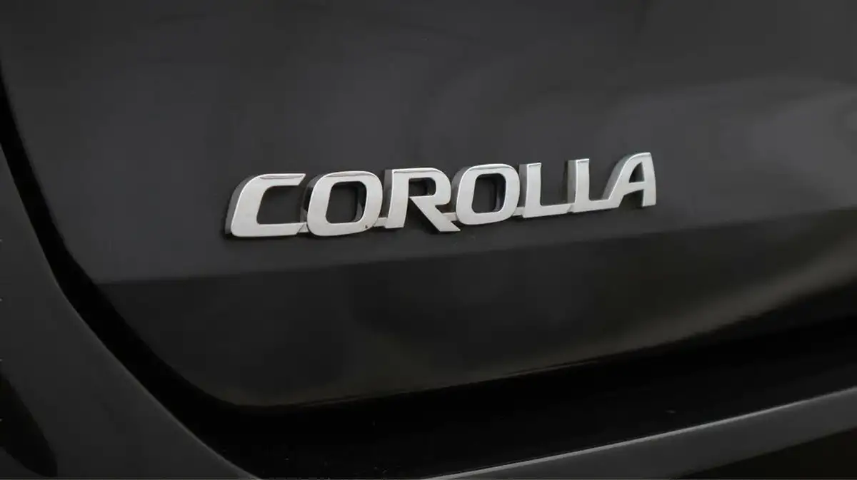 2021-toyota-corolla-18-vvt-i-design-trk-hatchback-5d-big-21