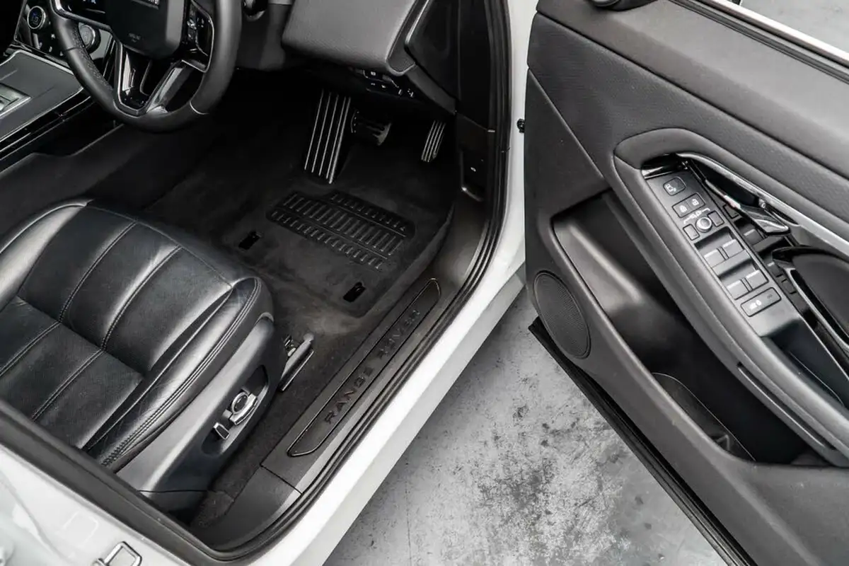2021-land-rover-range-rover-evoque-15-p300e-s-big-27