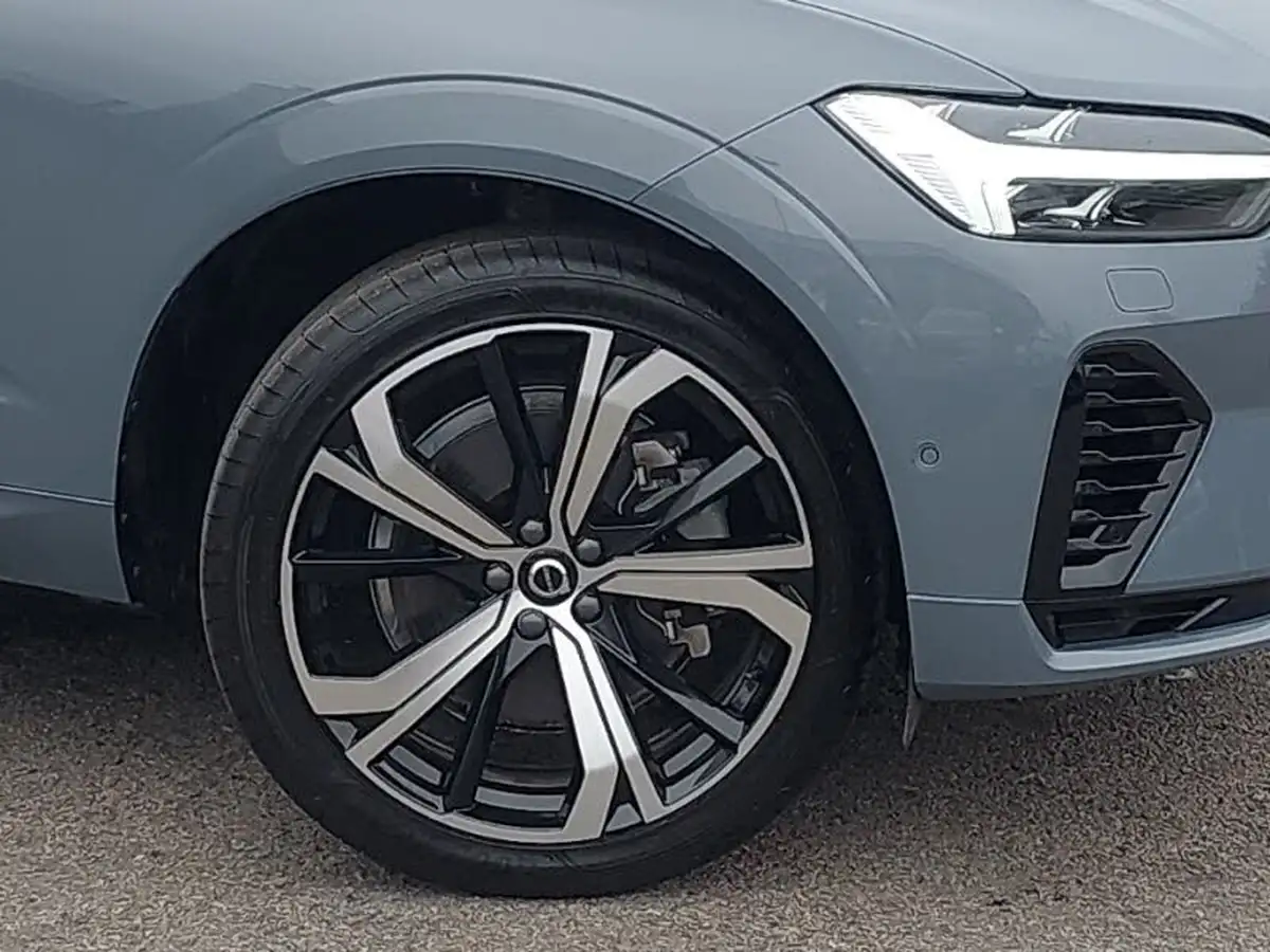 2024-volvo-xc60-20-t8-ultimate-dark-big-8