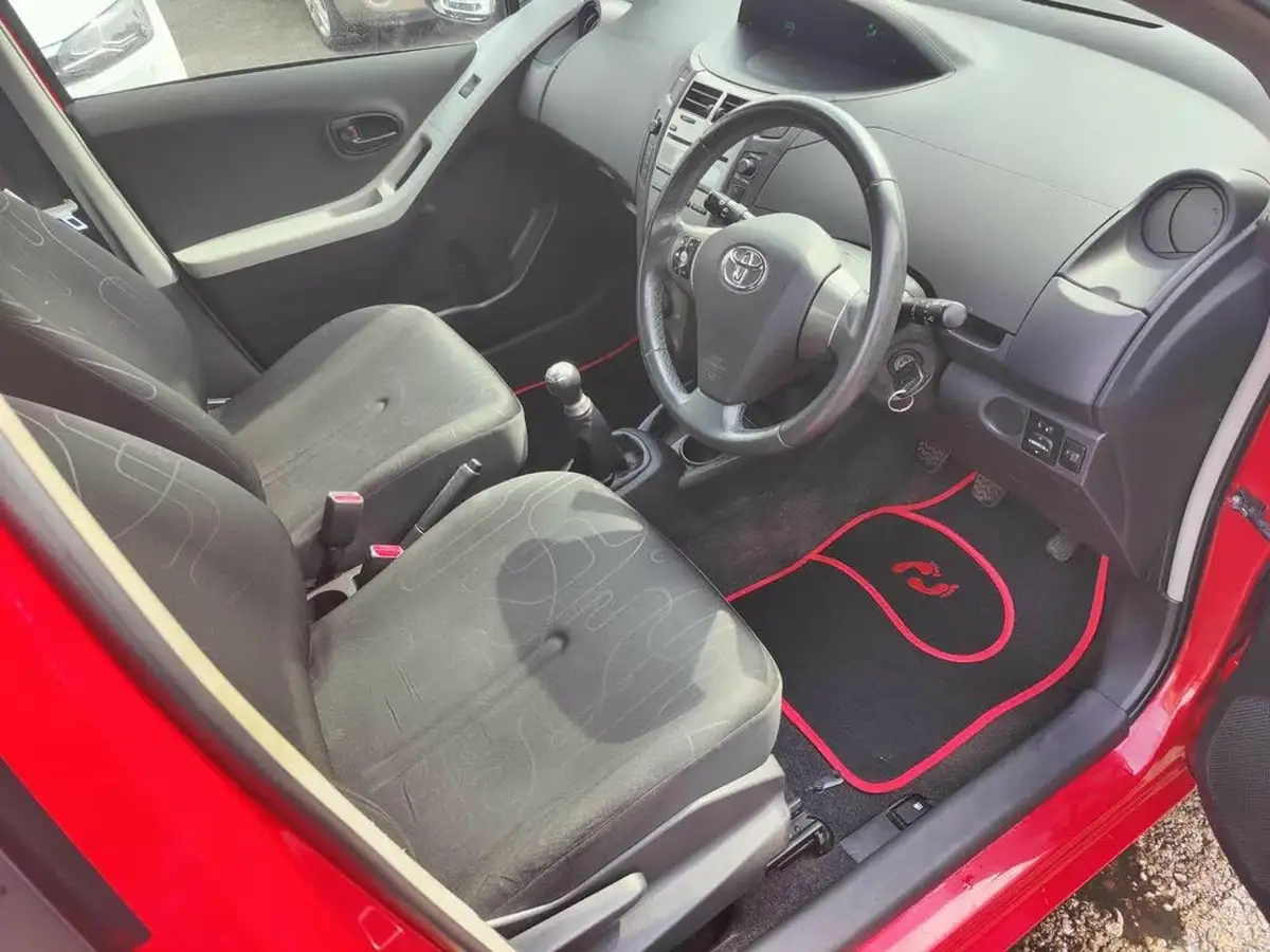 2009-toyota-yaris-10-tr-5d-996cc-big-9
