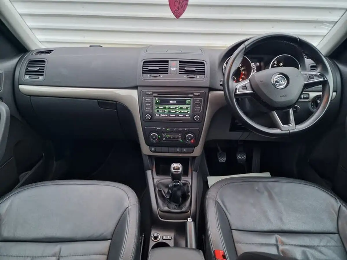 2014-skoda-yeti-16tdi-s-greenline-ii-big-10