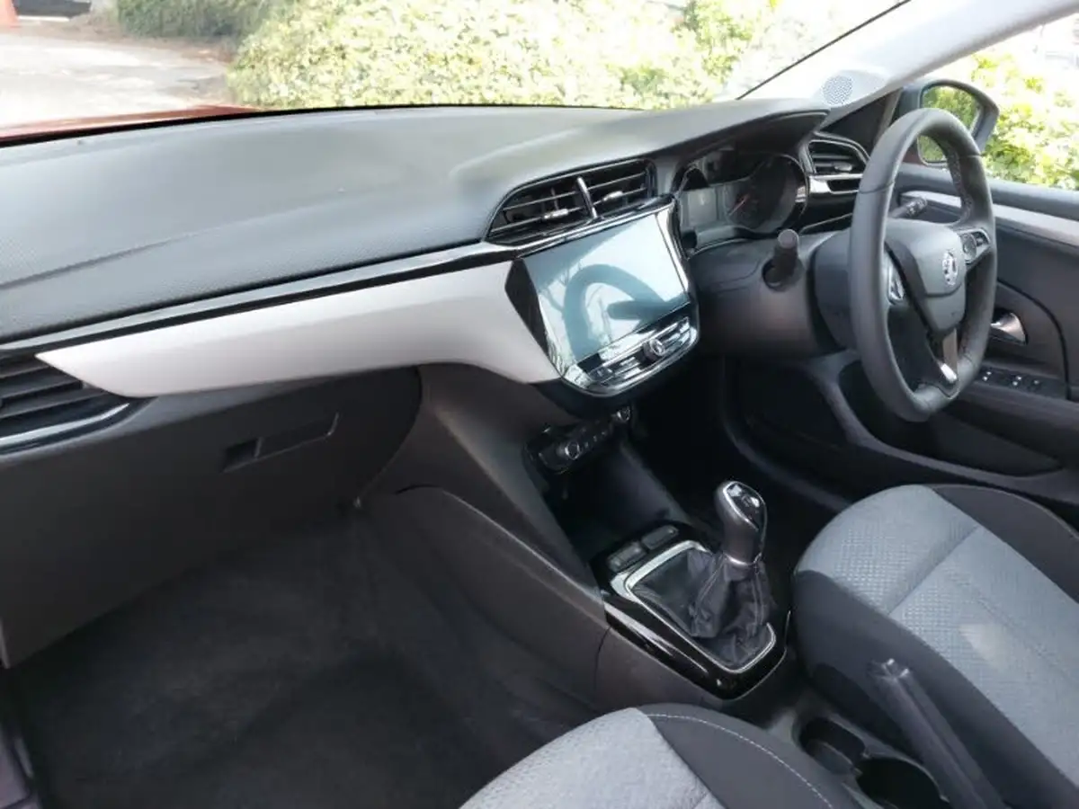 2024-vauxhall-corsa-12i-design-big-4