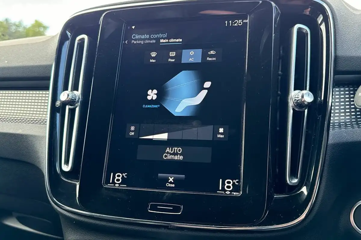 2022-volvo-xc40-15-t3-r-design-auto-big-23