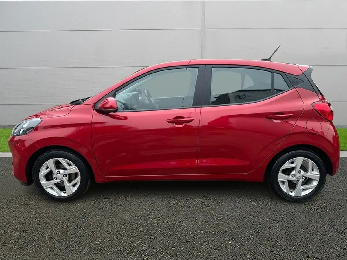 2022-hyundai-i10-10-se-connect-big-3