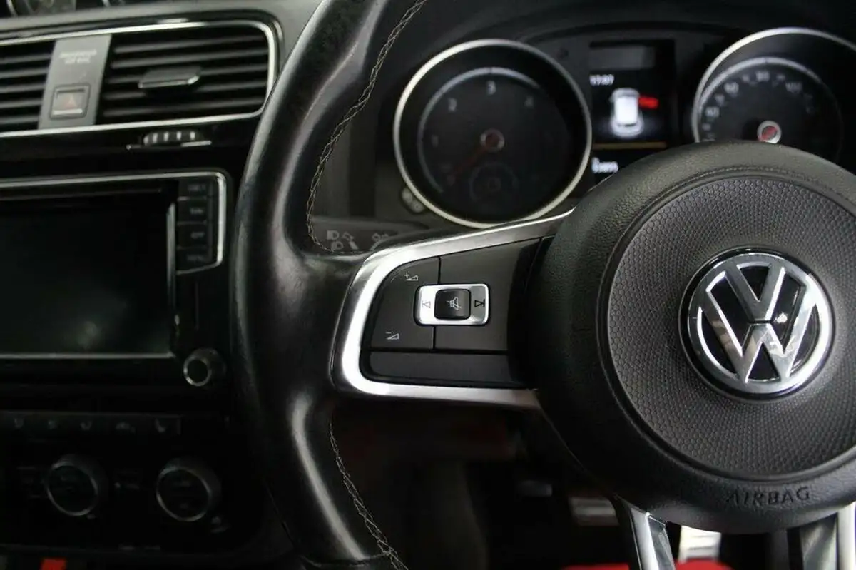 2017-volkswagen-scirocco-20tdi-r-line-150ps-ss-dsg-big-39