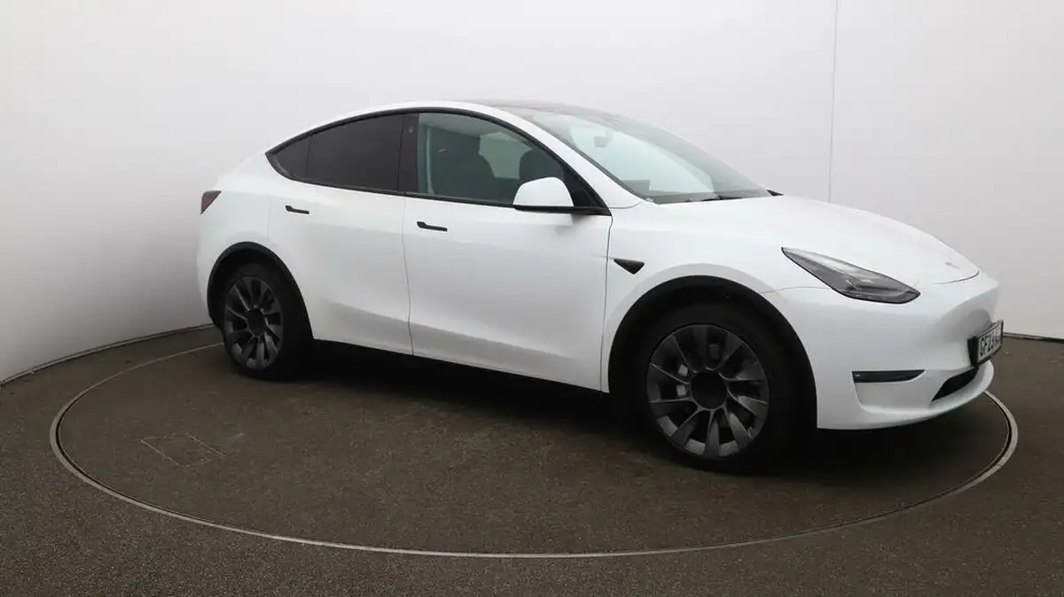 2023-tesla-model-y-e-long-range-big-42