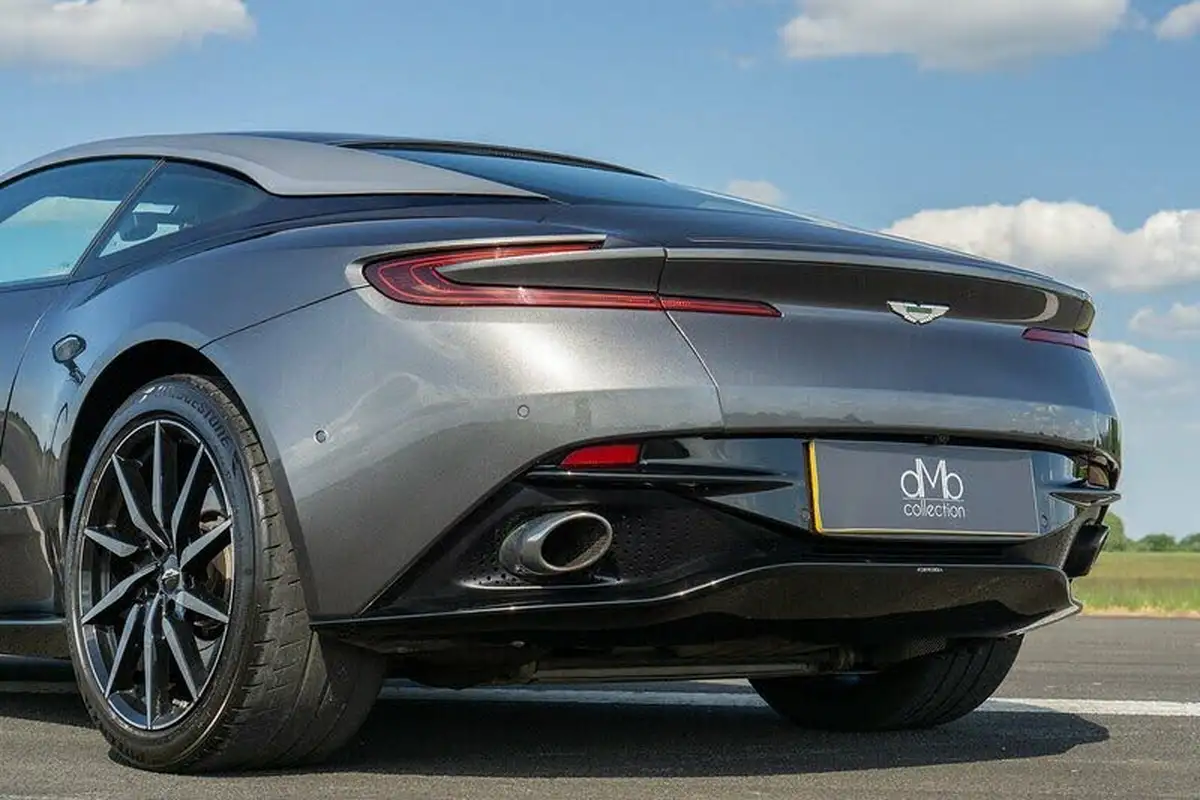 2017-aston-martin-db11-52-v12-launch-edition-big-13