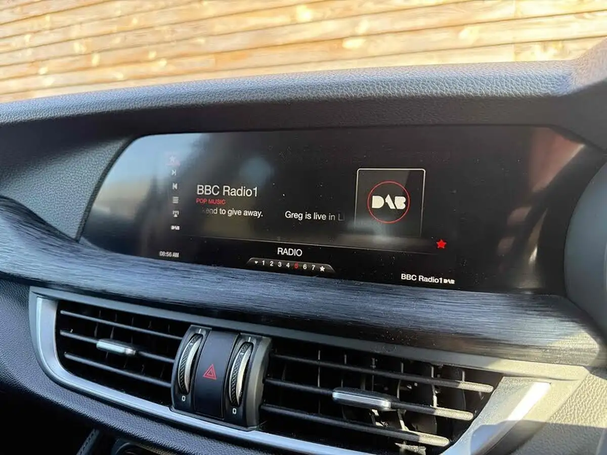 2020-alfa-romeo-stelvio-20-nero-edizione-big-22