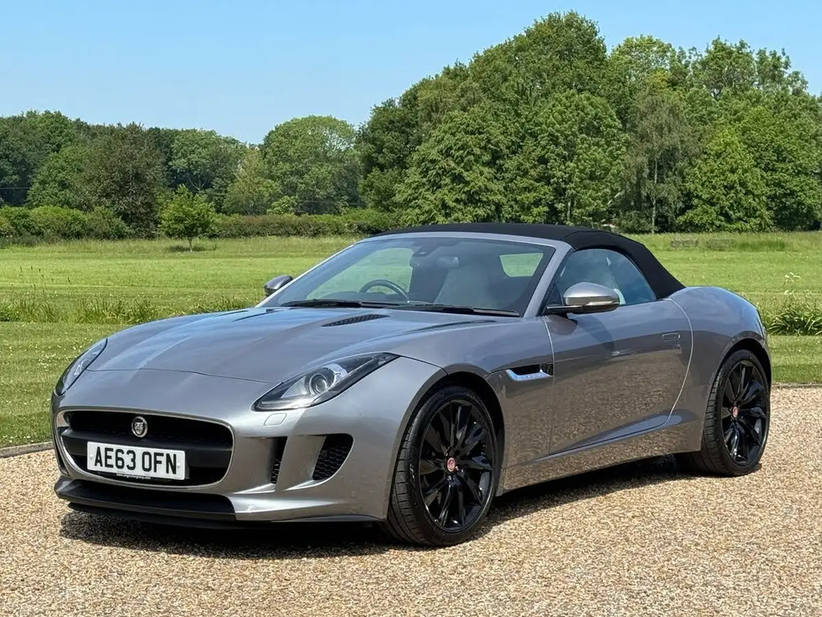 2013-jaguar-f-type-30-big-10