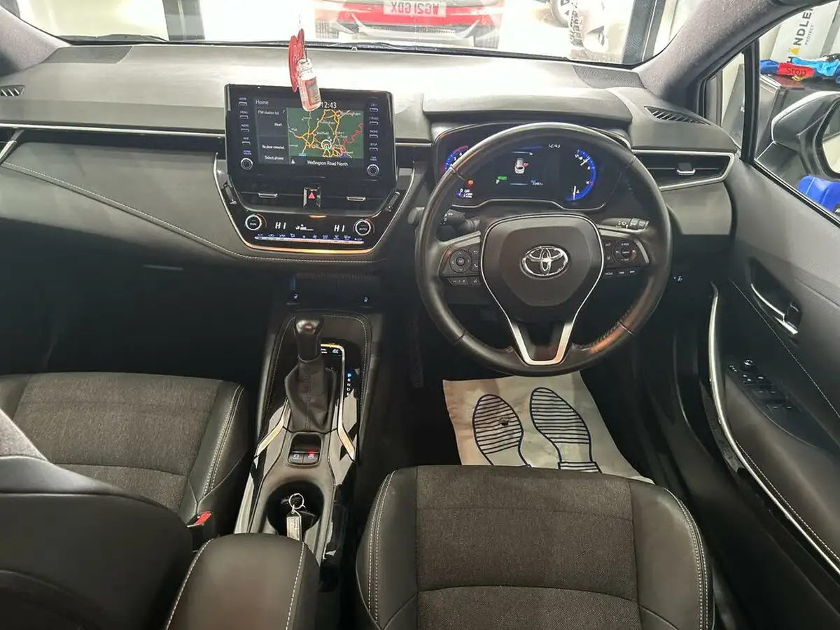2021-toyota-corolla-18-vvt-i-design-trk-touring-sports-5d-big-1