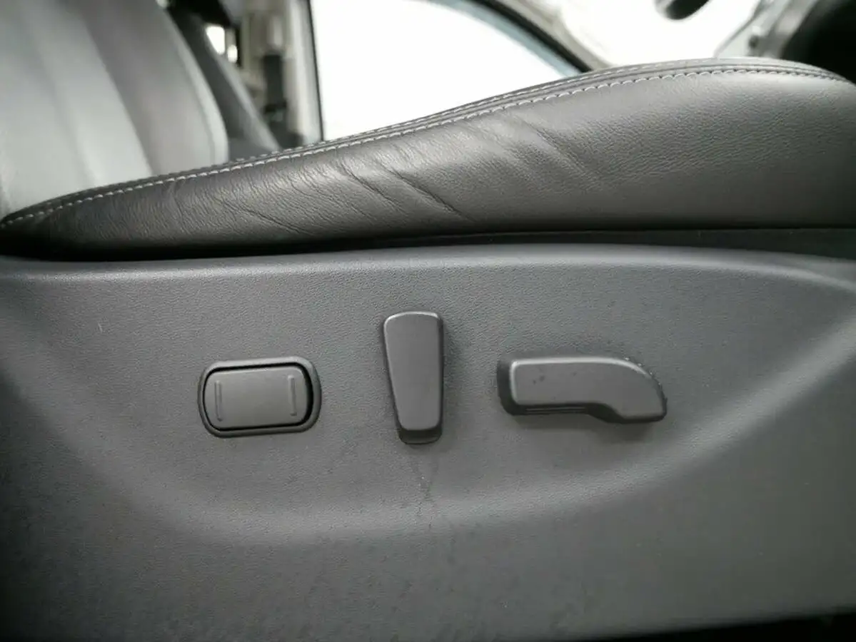 2021-nissan-navara-23dci-tt-tekna-8-navileather-auto-big-32