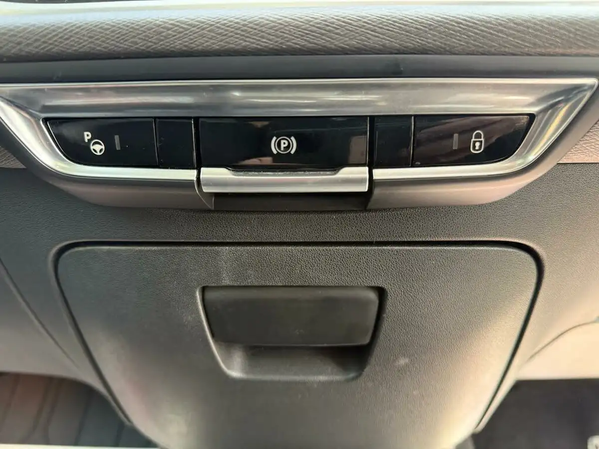 2016-citroen-grand-c4-picasso-16bluehdi-flair-eat6-big-28