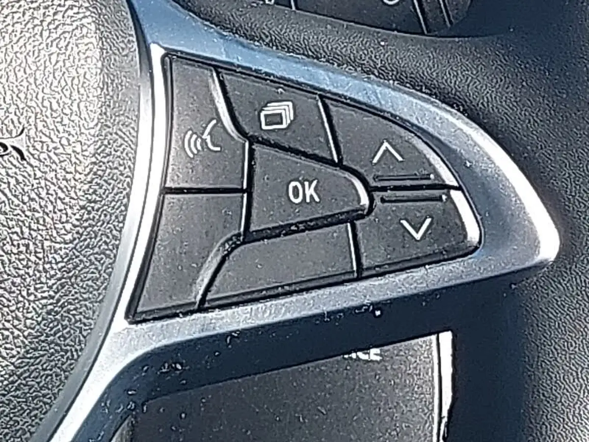 2022-dacia-sandero-10-tce-comfort-90bhp-big-10