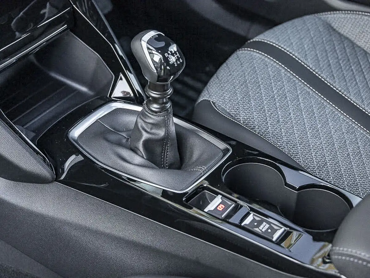 2025-peugeot-2008-suv-12-puretech-allure-130ps-big-15