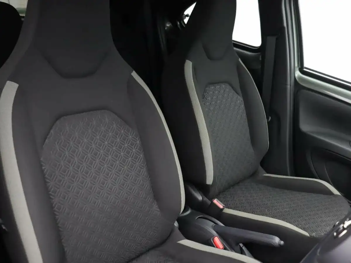 2023-toyota-aygo-x-10-vvt-i-edge-big-14