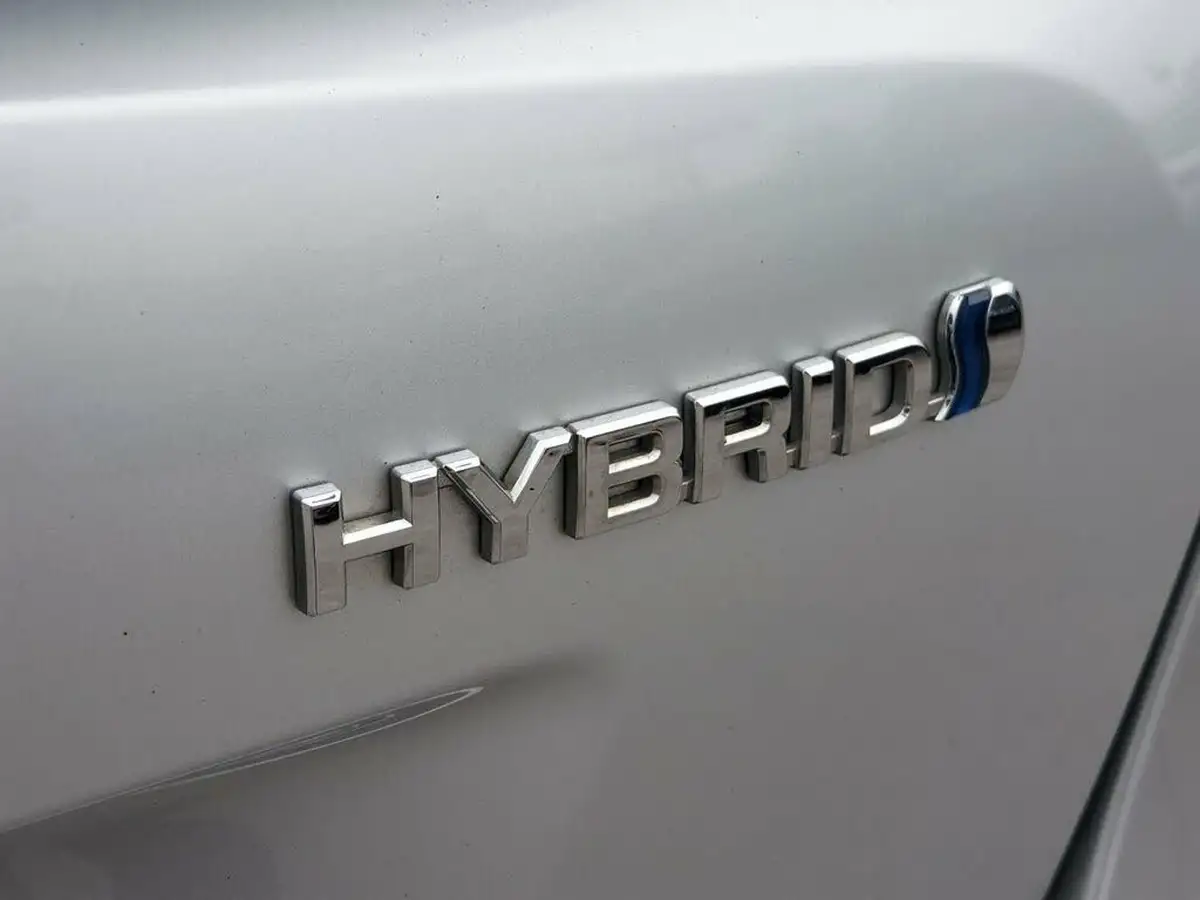 2017-toyota-prius-18-vvt-i-active-big-18