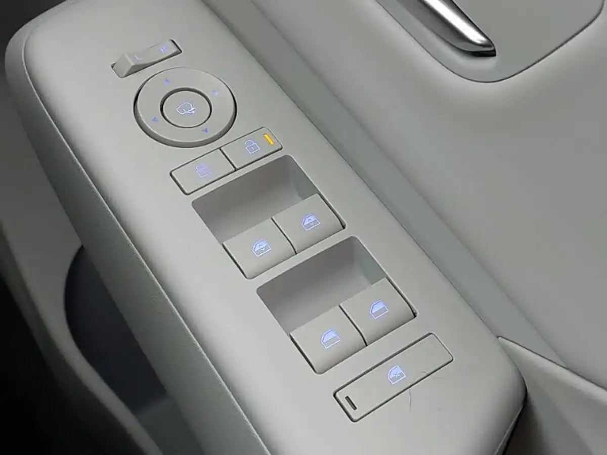 2024-hyundai-kona-e-ultimate-218ps-65kwh-big-18
