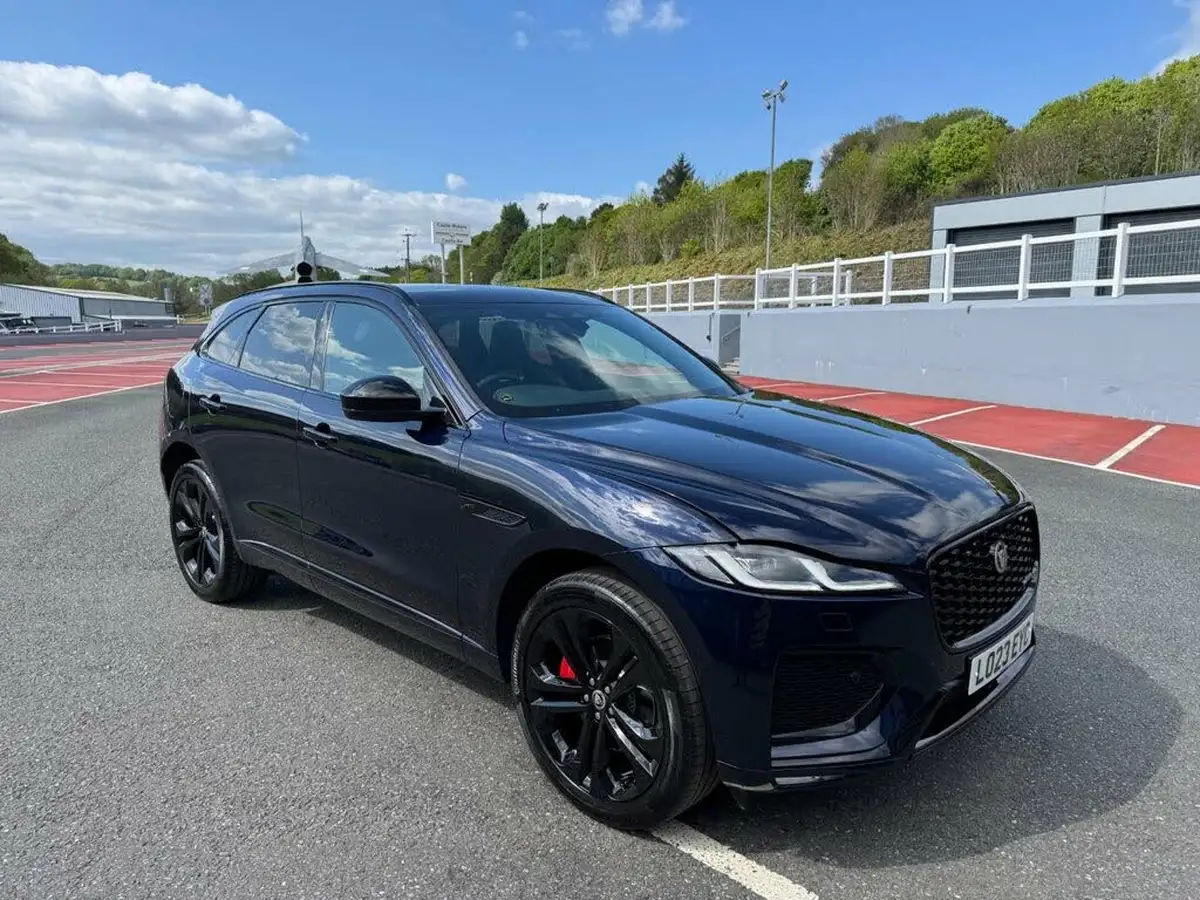 2023-jaguar-f-pace-20-d200-r-dynamic-hse-black-big-0