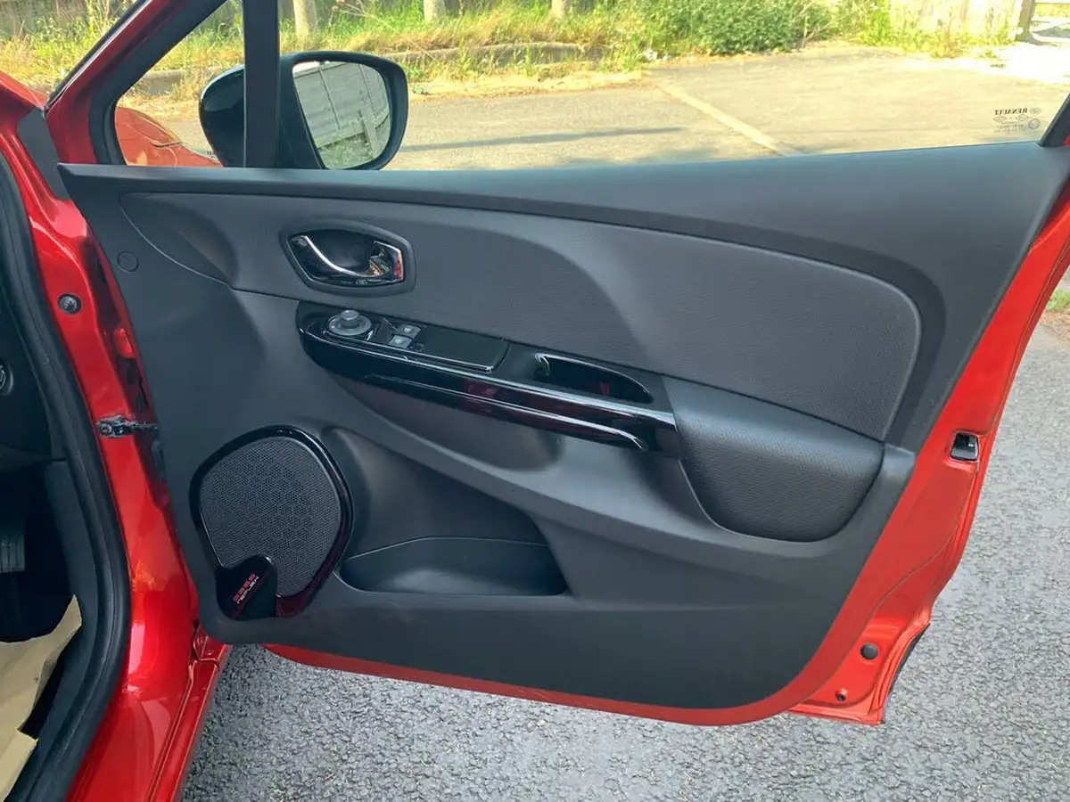 2014-renault-clio-12-dynamique-big-35