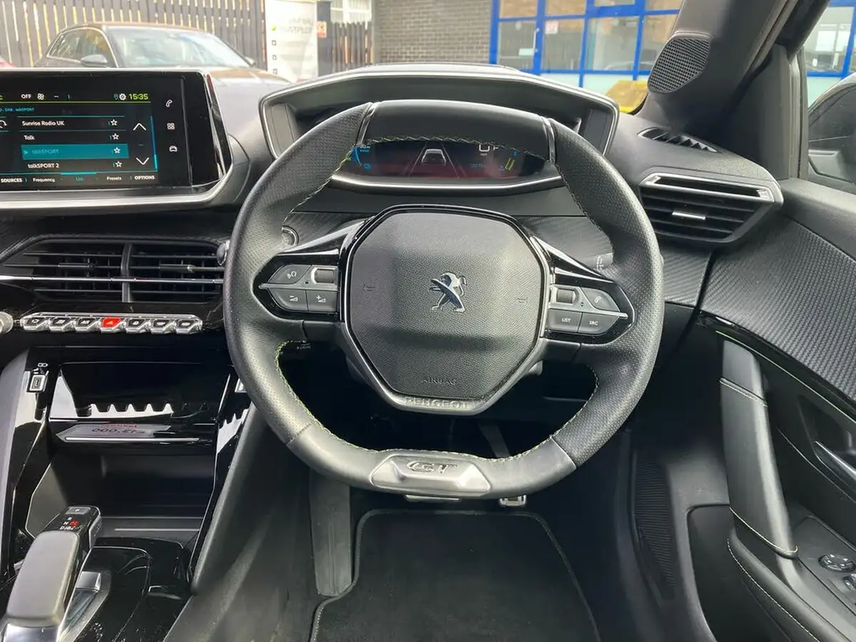 2020-peugeot-208-e-gt-line-big-16