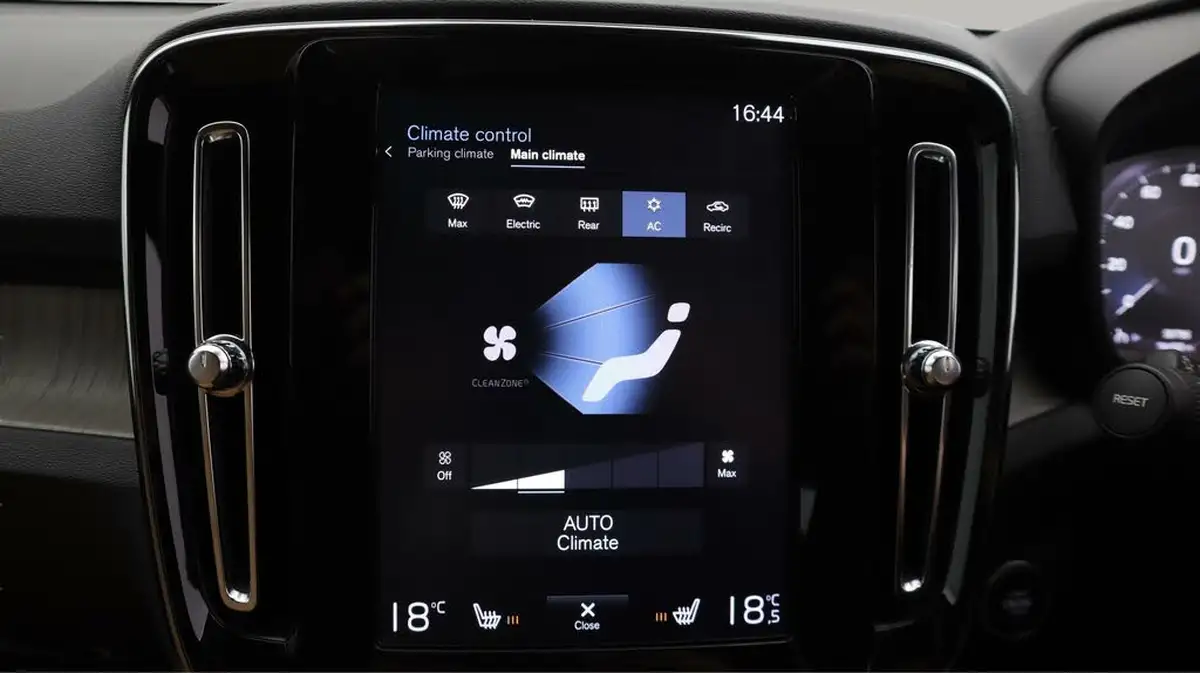2020-volvo-xc40-20td-d3-inscription-pro-big-12