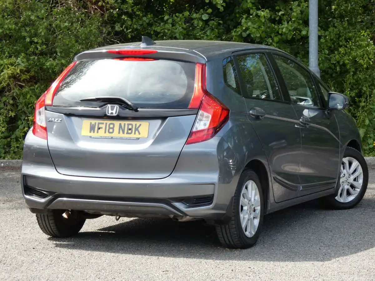 2018-honda-jazz-13-i-vtec-se-cvt-big-2