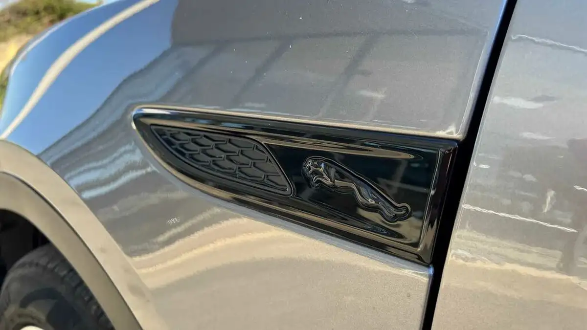 2024-jaguar-e-pace-20-d200-r-dynamic-se-black-big-27