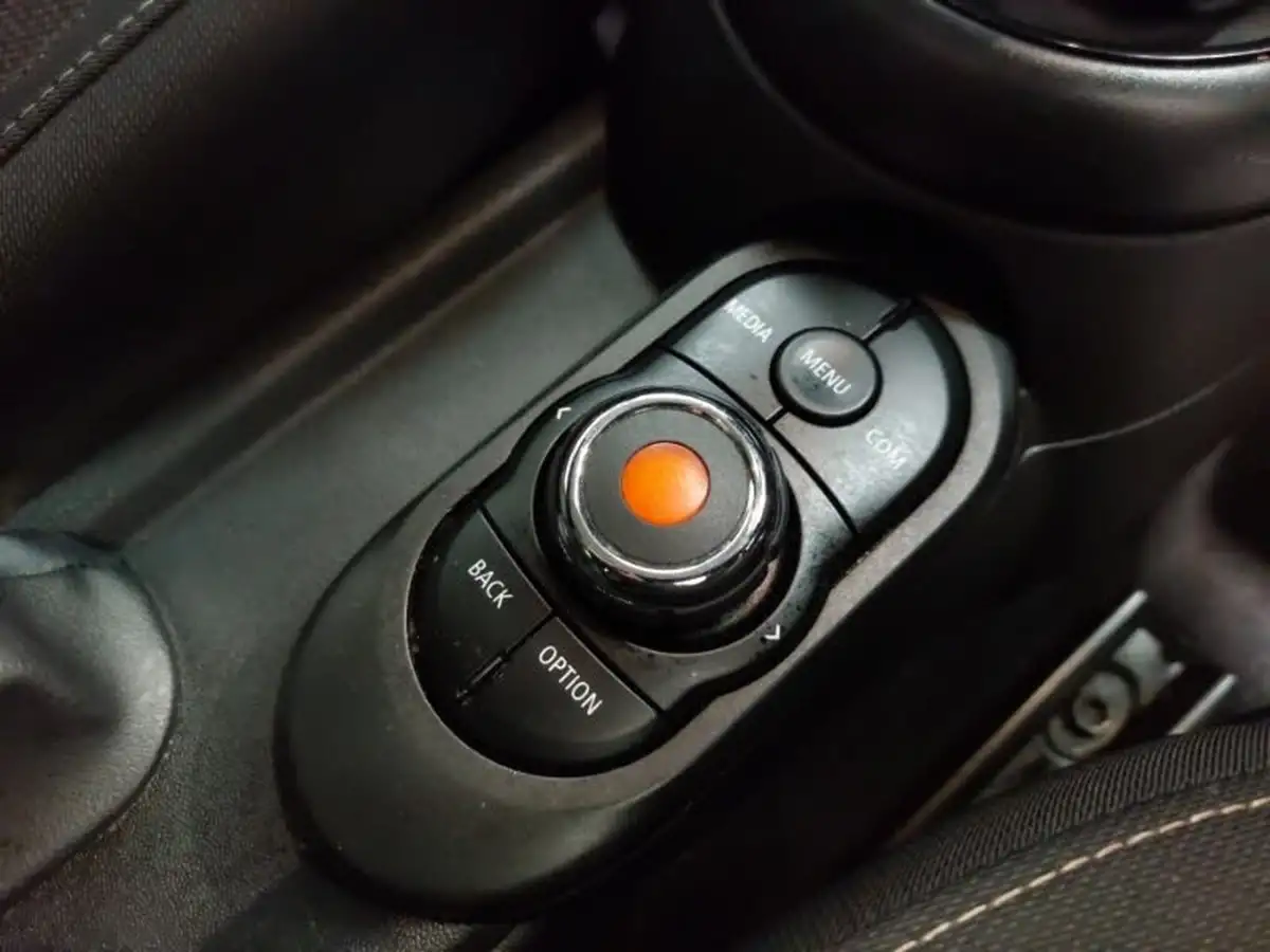 2019-mini-cooper-15-cooper-classic-ss-hatchback-5d-big-17