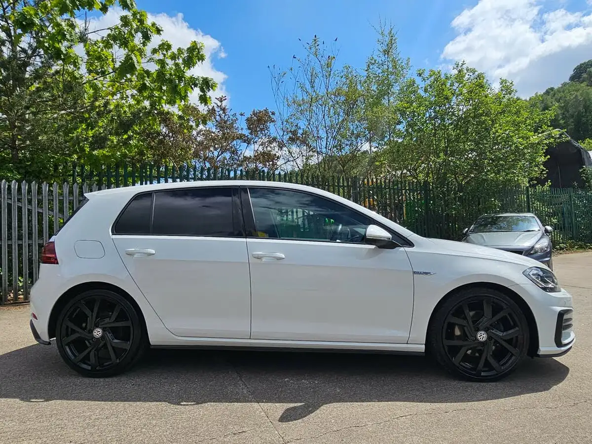 2017-volkswagen-golf-20tdi-gtd-ss-hatchback-5d-big-25