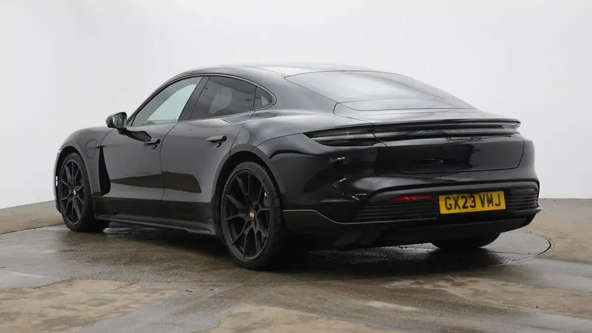 2023-porsche-taycan-e-gts-big-2
