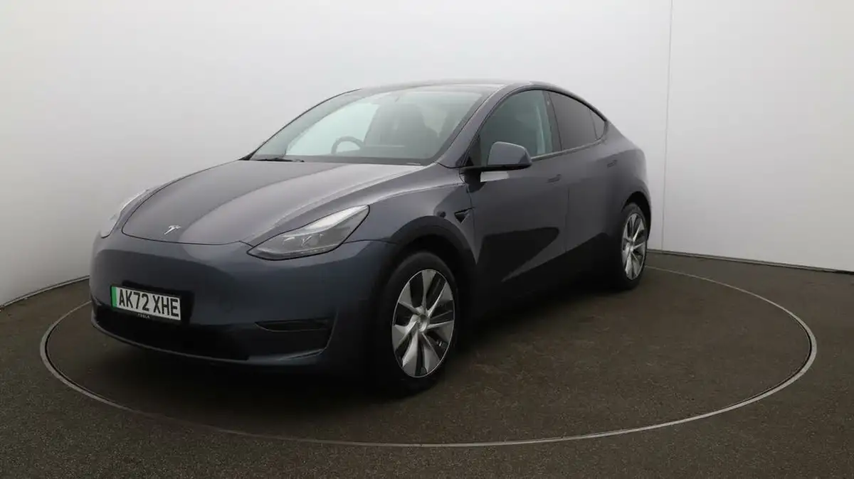 2022-tesla-model-y-e-long-range-big-34