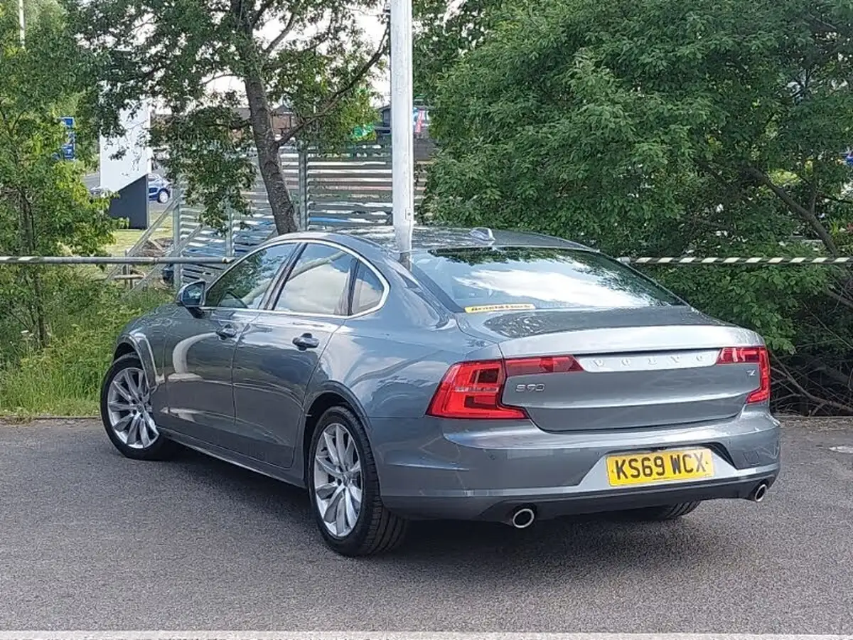 2020-volvo-s90-20-t4-momentum-plus-big-1