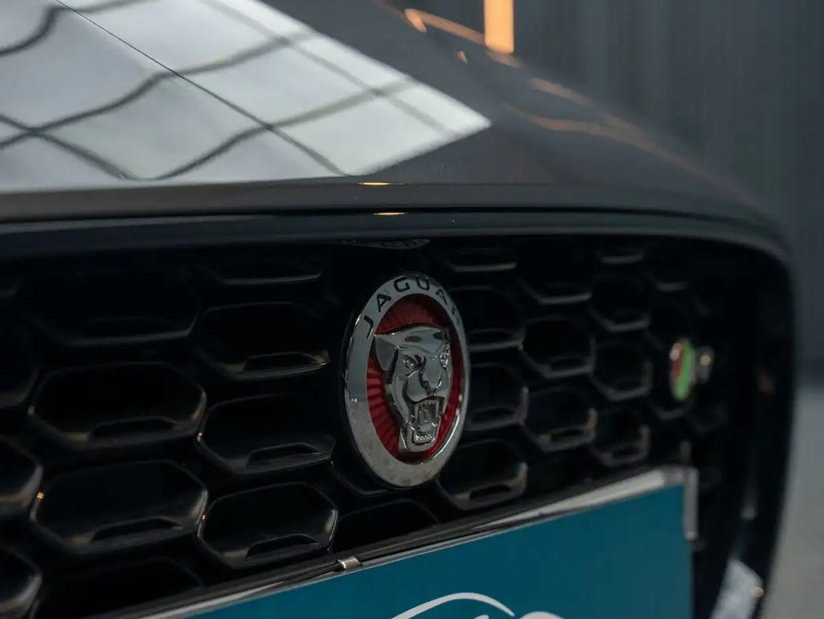 2020-jaguar-f-type-50-v8-sc-r-575ps-awd-coupe-big-32