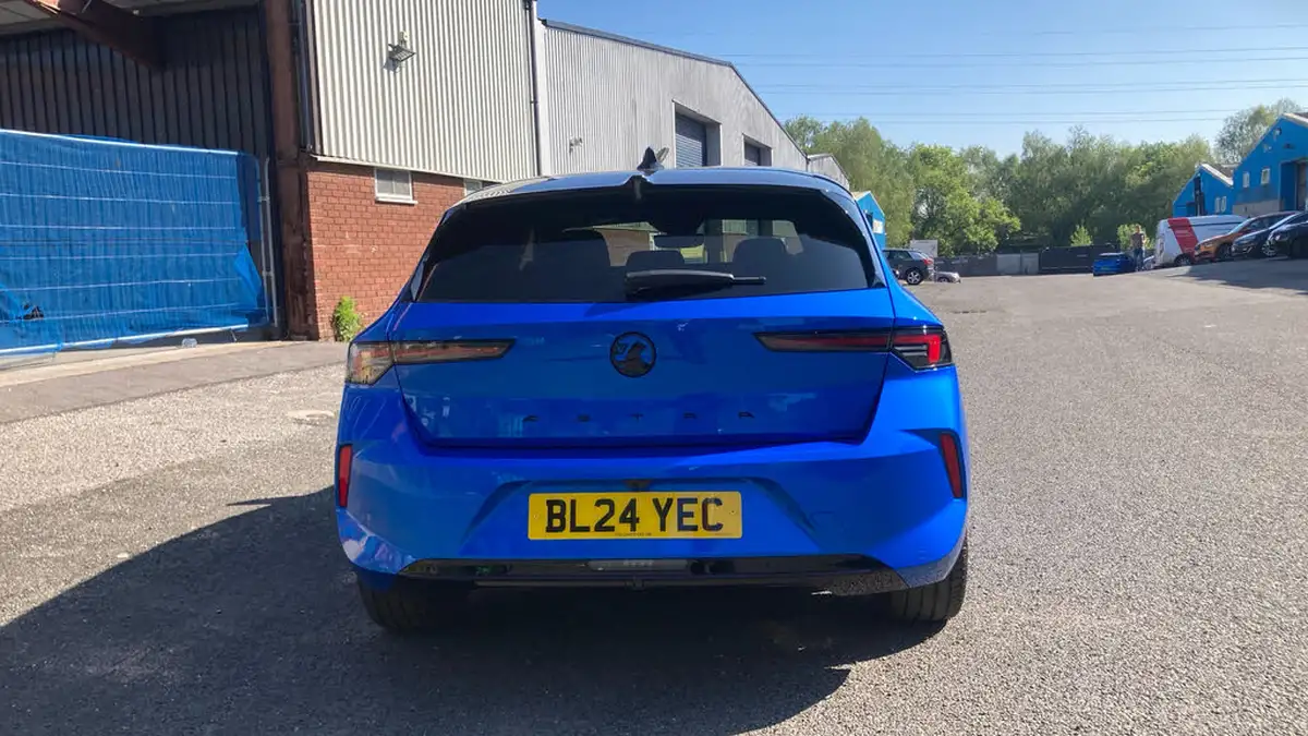 2024-vauxhall-astra-12-turbo-ultimate-130ps-hatchback-auto-big-8