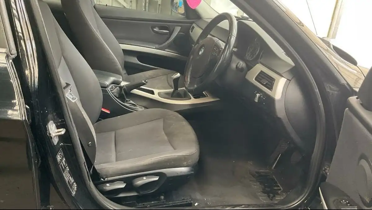 2010-bmw-3-series-20-318i-es-saloon-4d-big-8