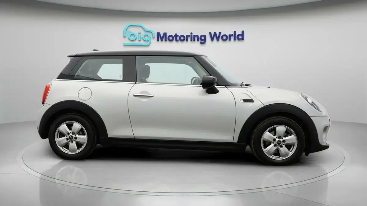 2019-mini-cooper-15-cooper-classic-hatchback-3d-big-7