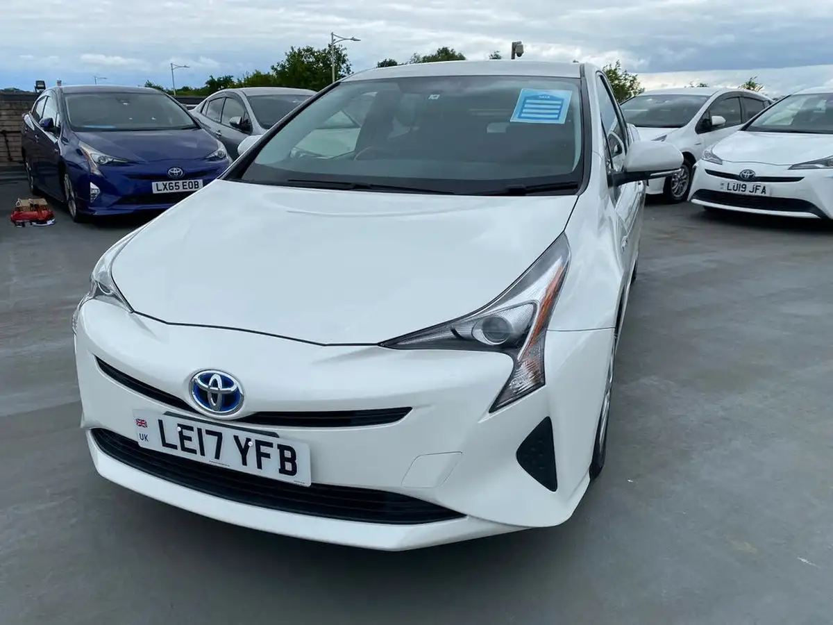 2017-toyota-prius-big-5